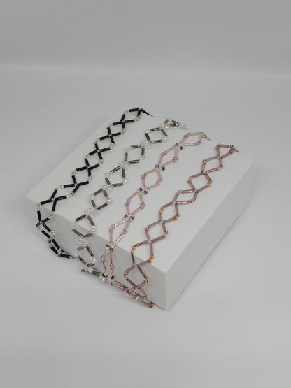 Elegant Diamond Pattern Choker