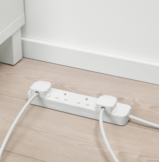 4-way socket, earthed/white