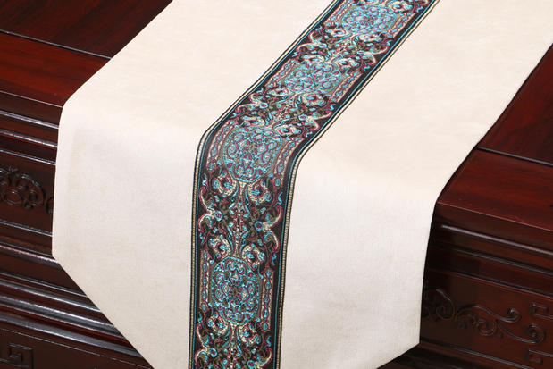 American-style Table Runner