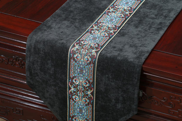 American-style Table Runner